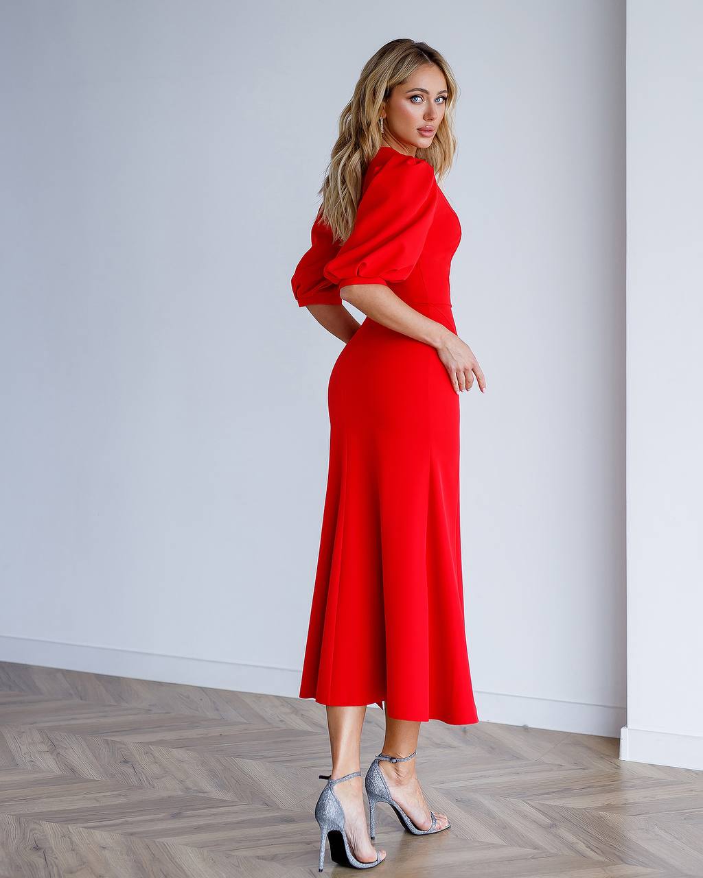 Elegant Women's Midi Dress with Puff Sleeves and Side Slit