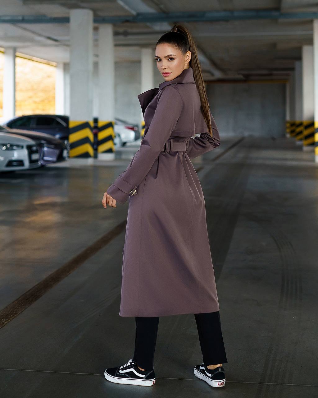 Stylish Cotton Trench Coat with Pockets and Belted Waist for Chic Fall Look