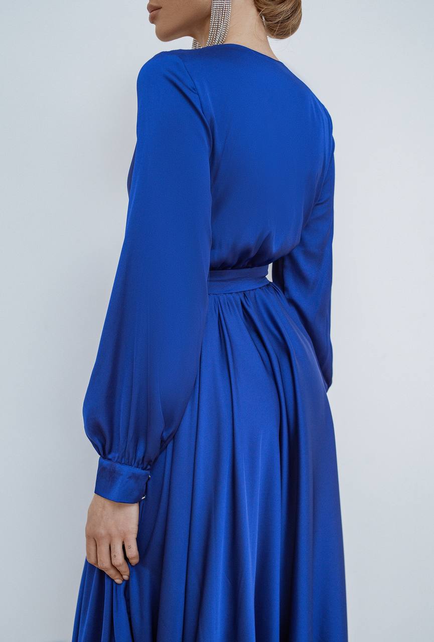 Blue dress with long sleeves on a plain background