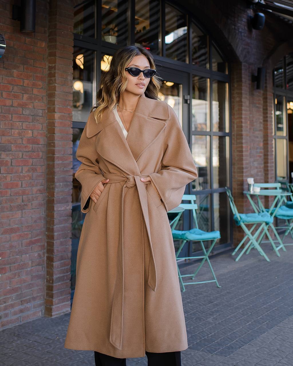 Oversized Women's Coat in Camel Color with Wool Thread