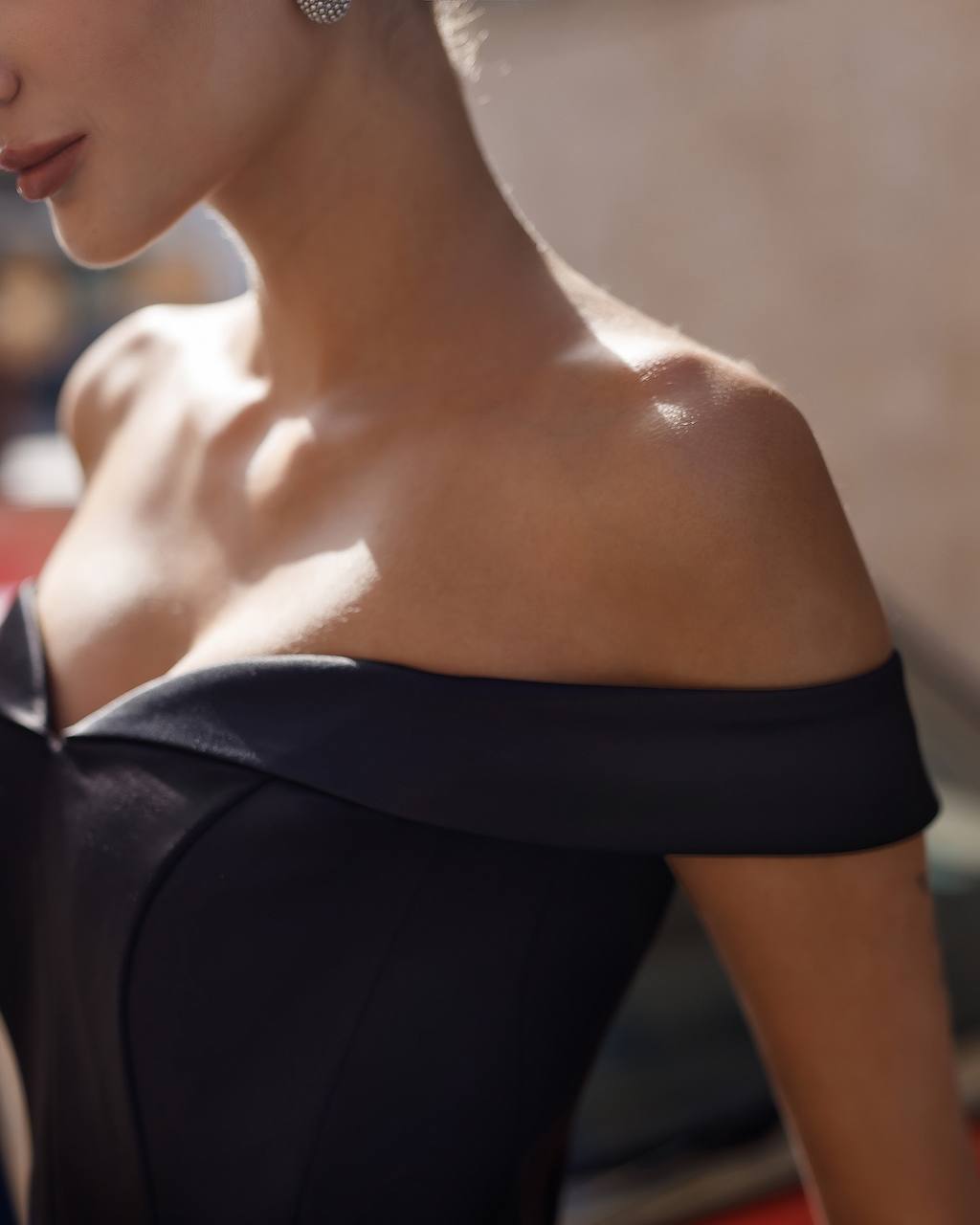 Elegant Off Shoulder Mini Dress with Corset Base and Satin Insert