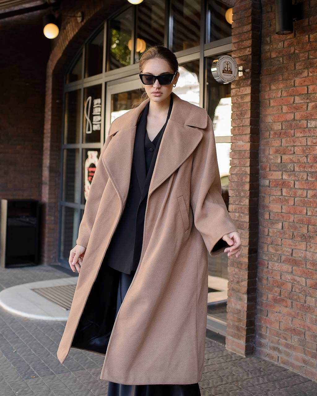Oversized Women's Coat in Camel Color with Wool Thread