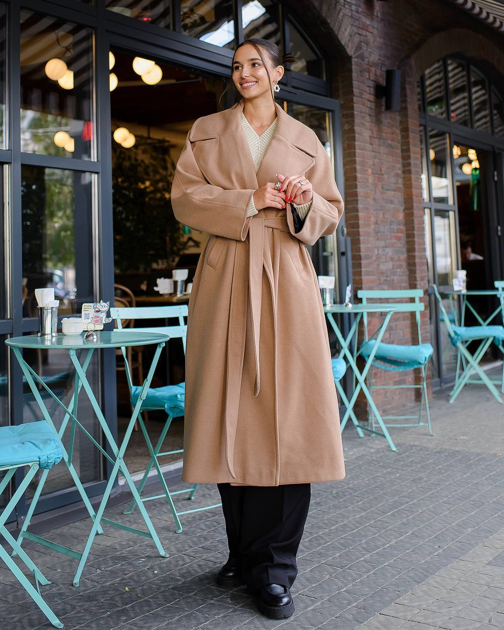 Oversized Women's Coat in Camel Color with Wool Thread