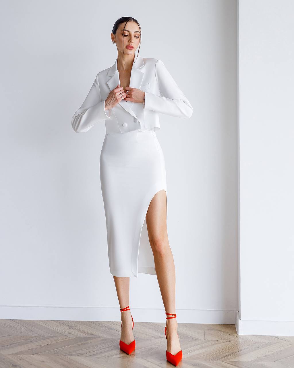 Elegant White Women's Suit Blazer and Skirt Set