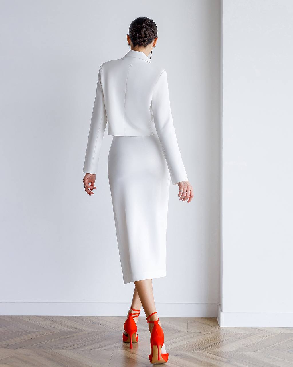 Elegant White Women's Suit Blazer and Skirt Set