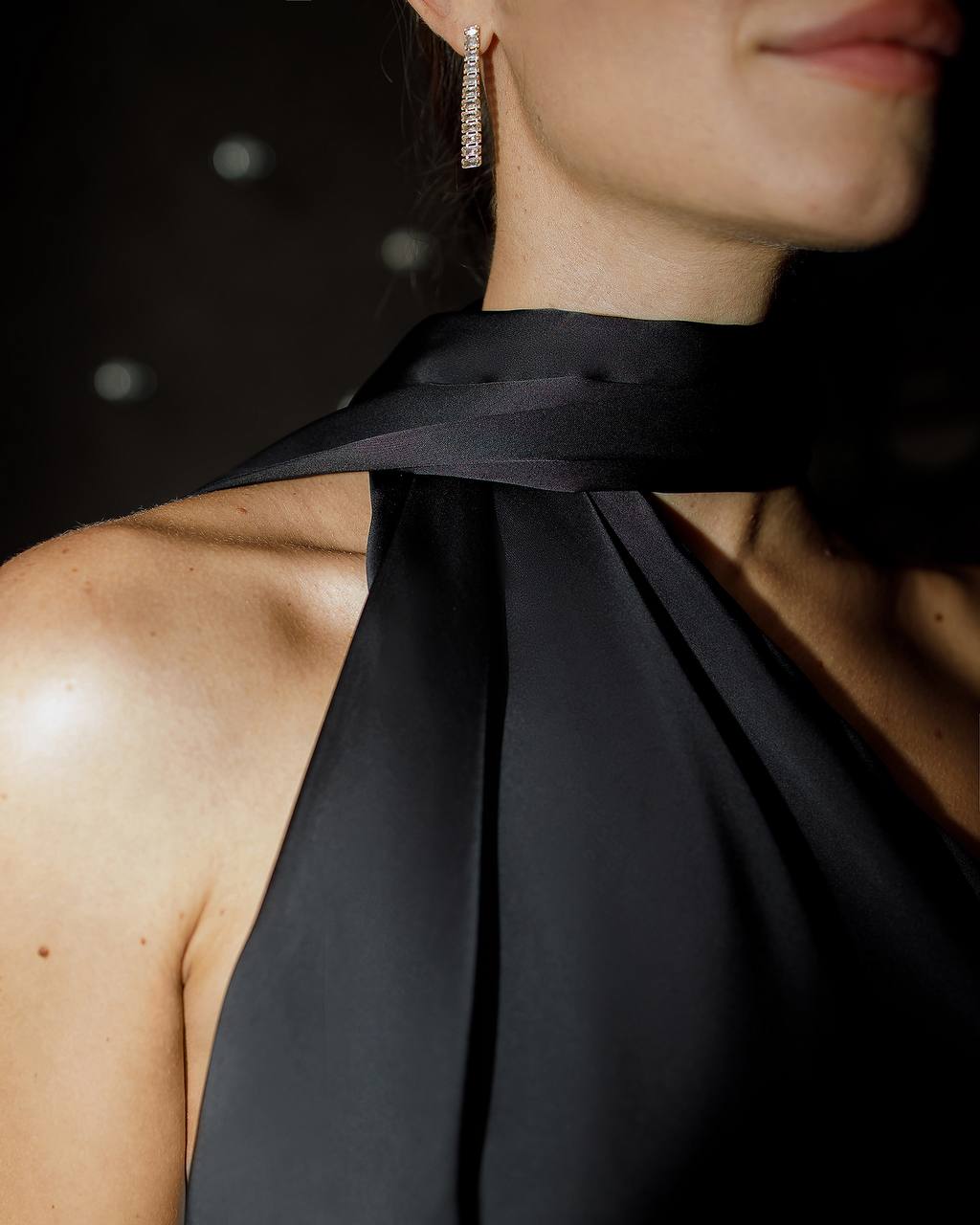 Elegant Black Maxi Dress in Dense Satin Fabric