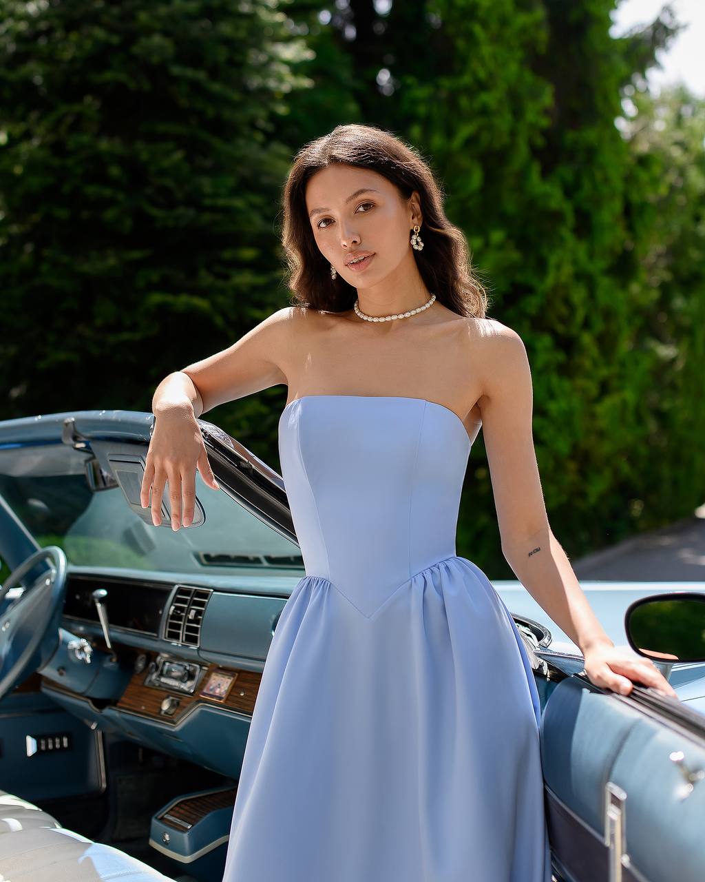 Elegant Strapless Midi Dress in Premium Crepe Fabric