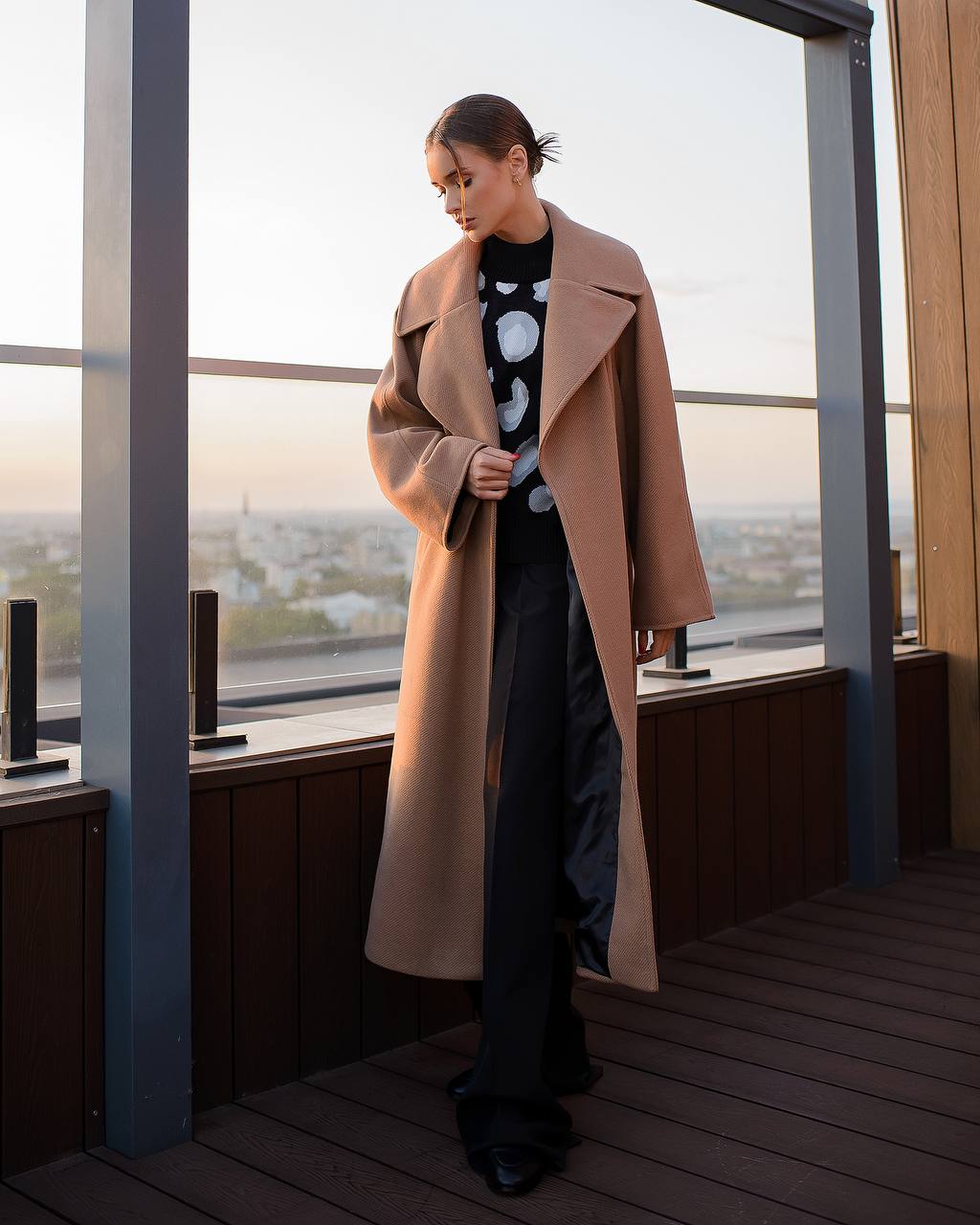 Oversized Women's Coat in Camel Color with Wool Thread