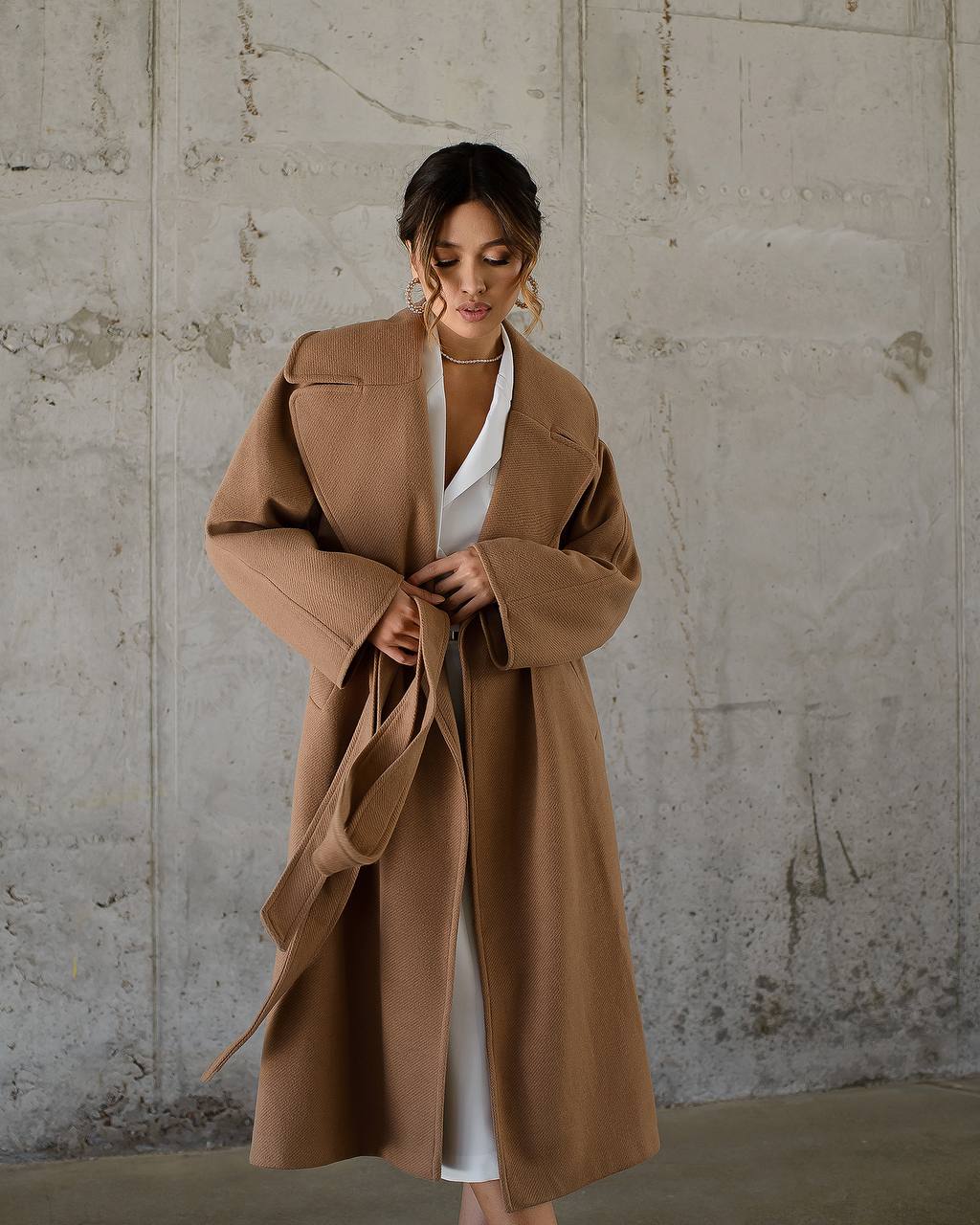 Oversized Women's Coat in Camel Color with Wool Thread