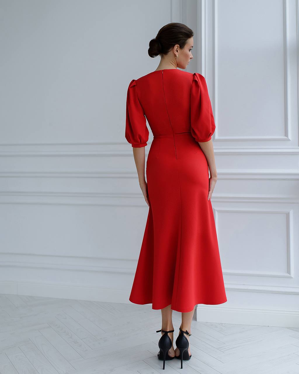 Elegant Women's Midi Dress with Puff Sleeves and Side Slit