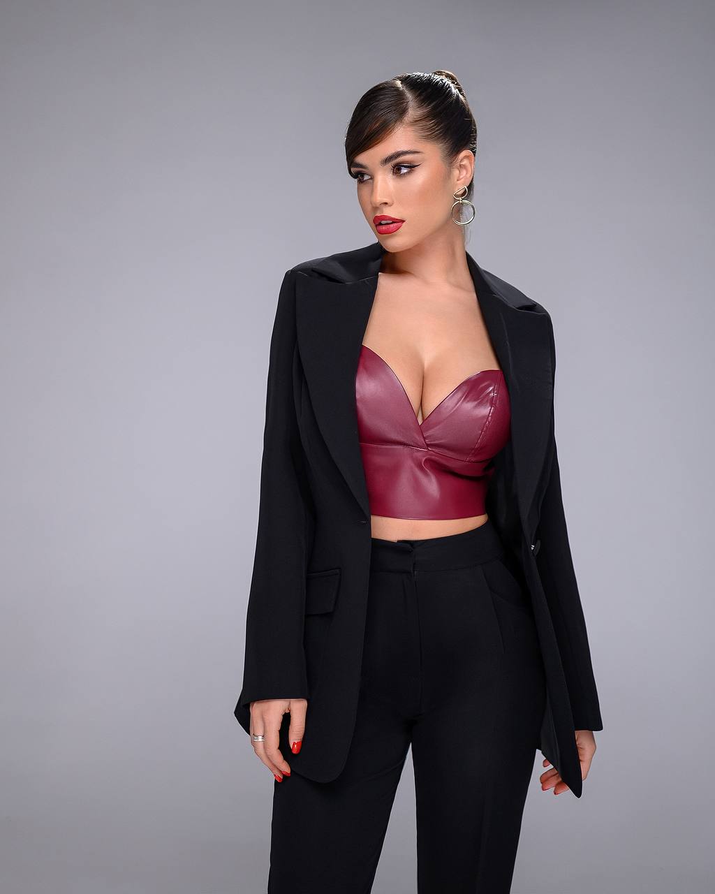 Women's Elegant Black Suit With Crepe Diagonal Fabric