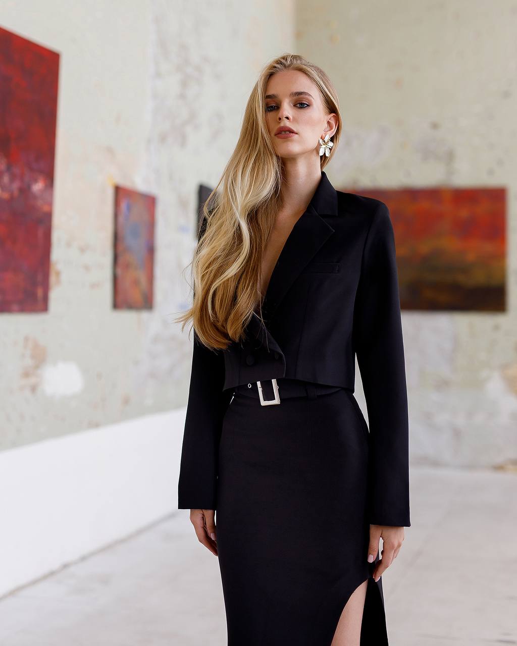 Woman in a black outfit standing in an art gallery