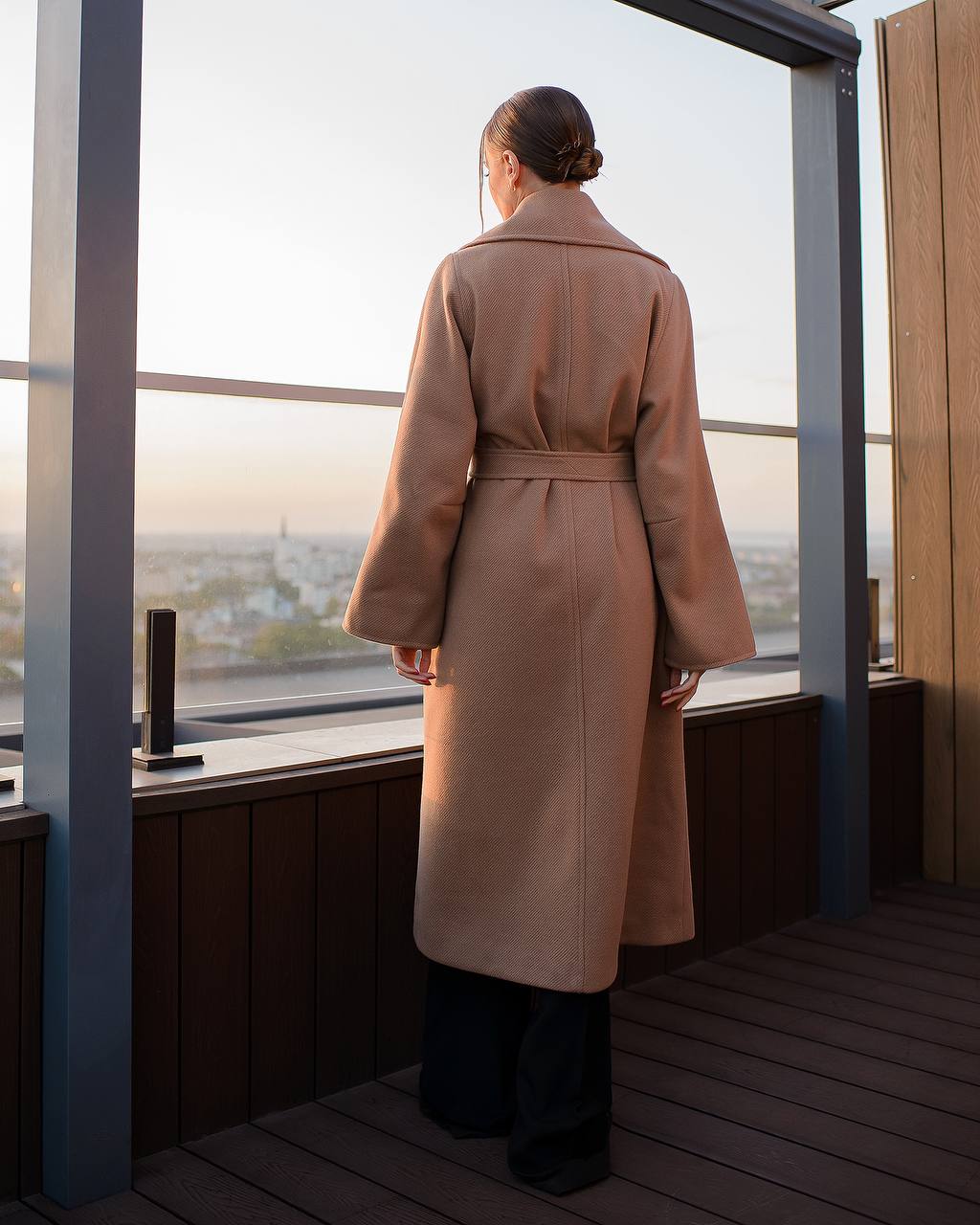 Oversized Women's Coat in Camel Color with Wool Thread