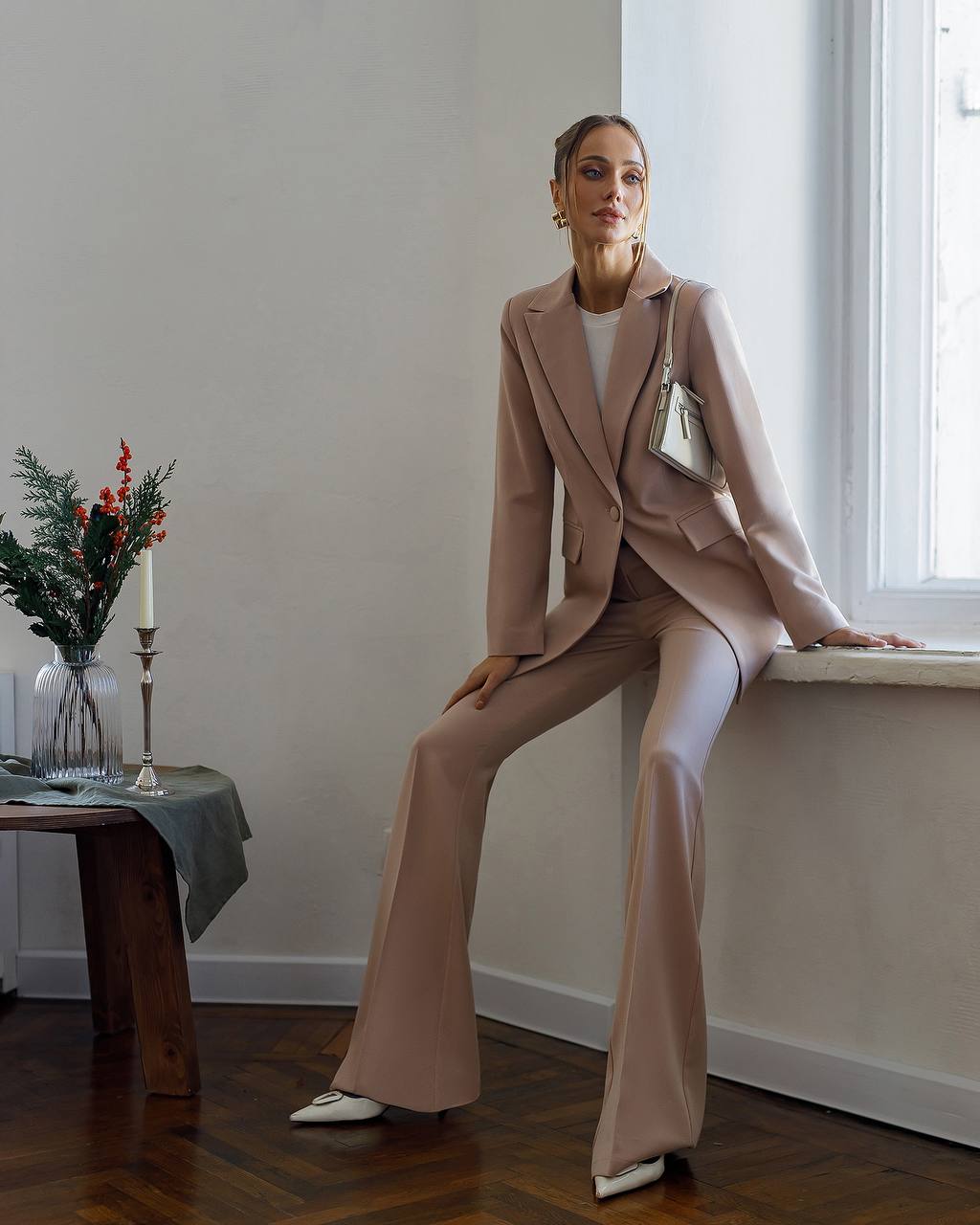 Elegant Women's Verona Suit in Beige with Jacket and Trousers