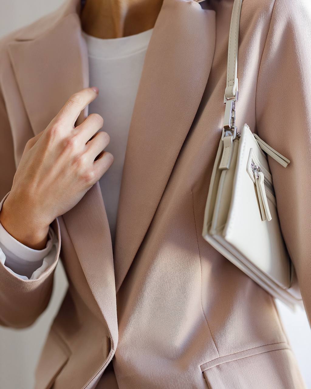 Elegant Women's Verona Suit in Beige with Jacket and Trousers