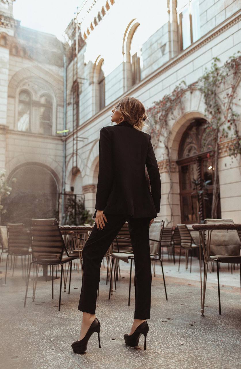 Women's Elegant Black Suit With Crepe Diagonal Fabric