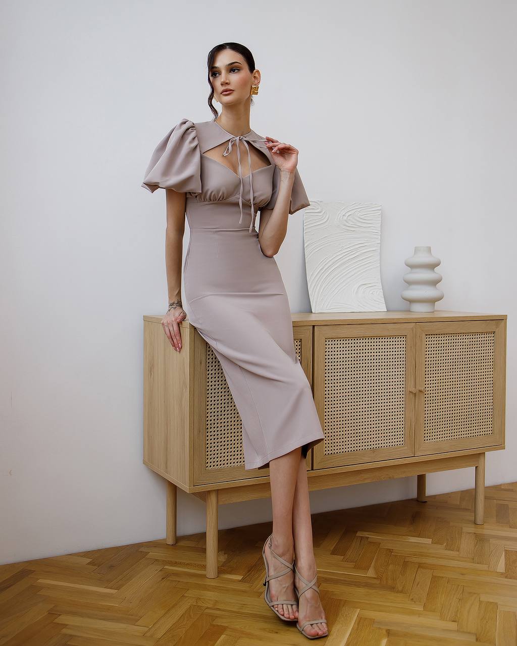 Elegant Midi Dress with Puff Sleeves and Cutout Detail