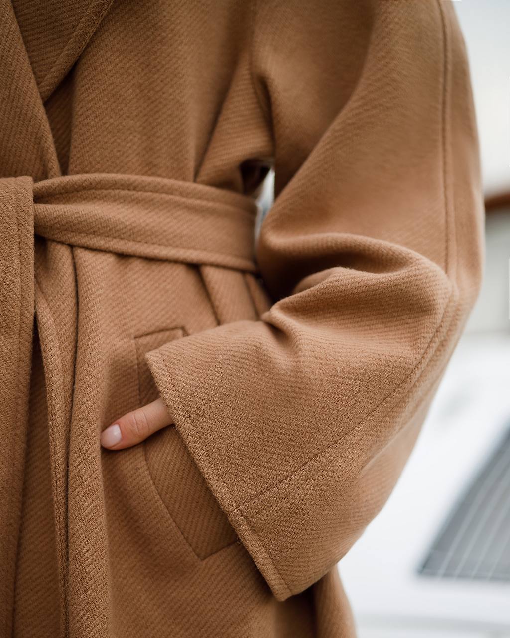 Oversized Women's Coat in Camel Color with Wool Thread