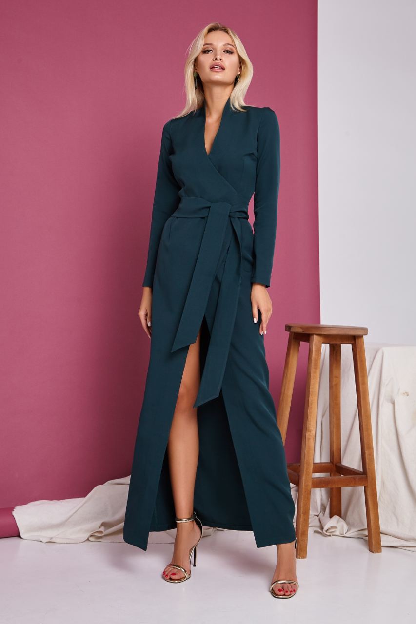 Elegant Standing Collar Dress in Crepe Fabric Perfect for Special Occasions