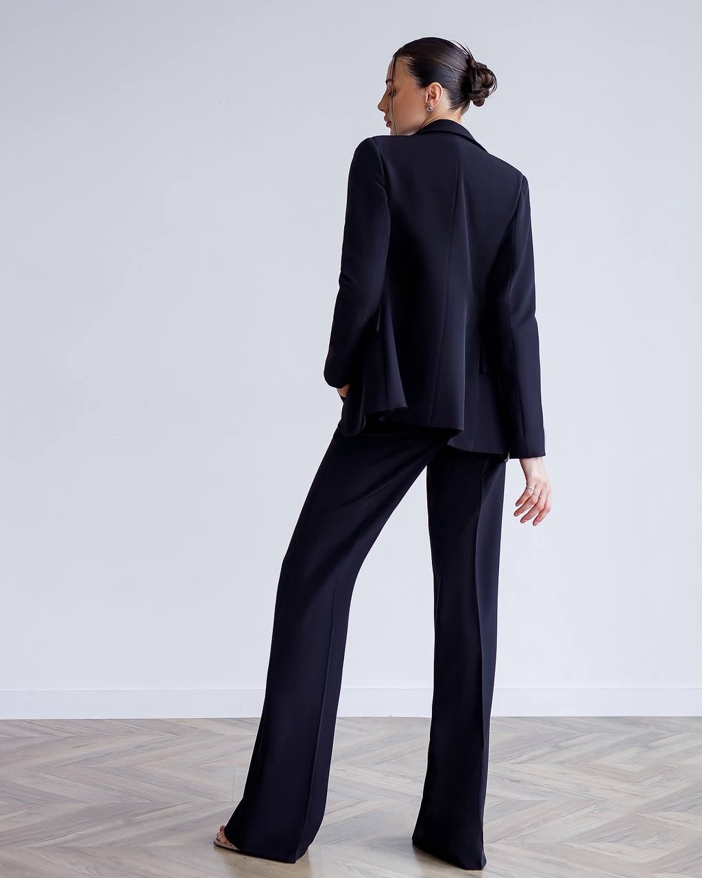 Womens Premium Diagonal Crepe Suit with Satin Collar