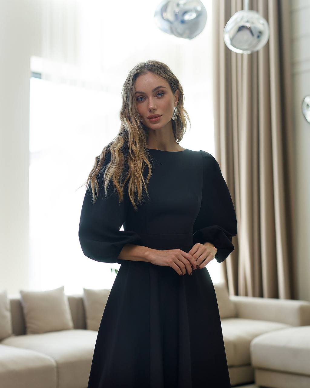 Elegant Midi Dress with Puff Sleeves and Cutout Back in Black