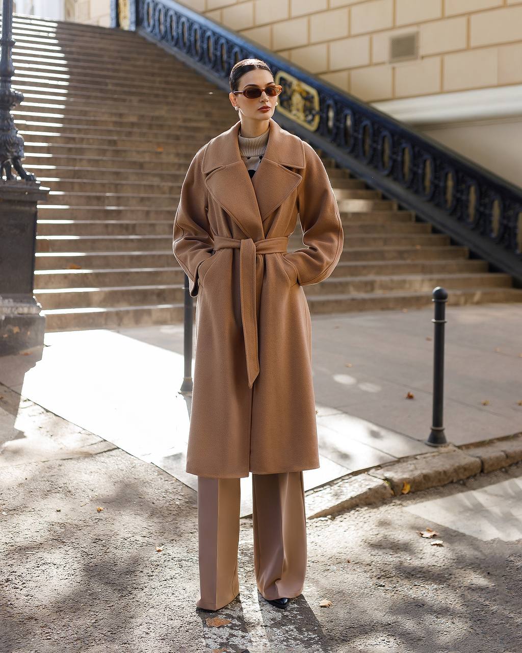 Oversized Women's Coat in Camel Color with Wool Thread