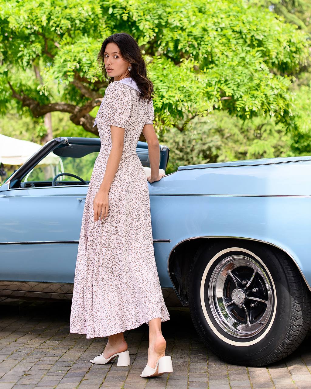 Elegant Printed Dress with Puff Sleeves and Wide Collar