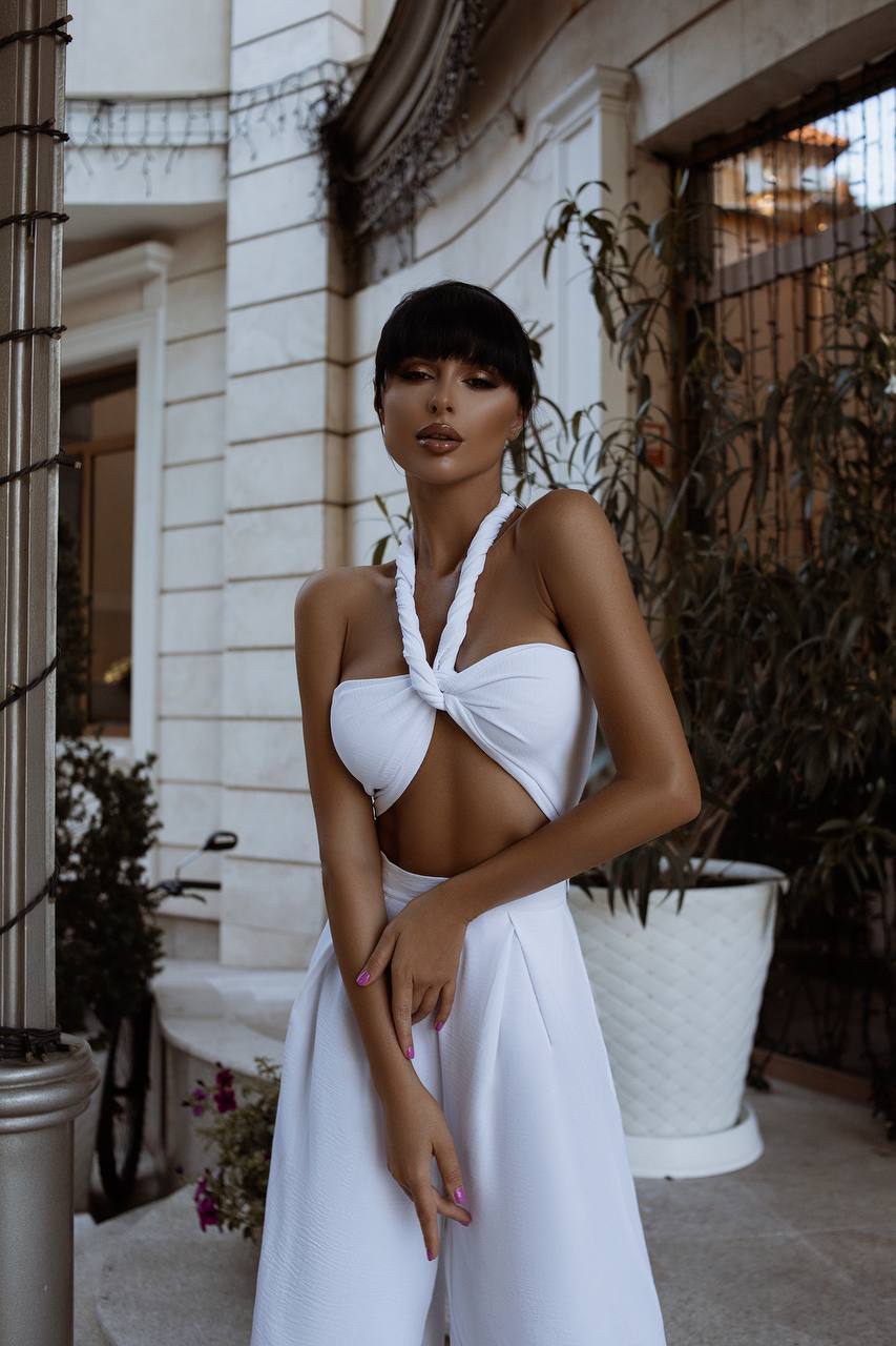White Palazzo Pants and Multifunctional Strapless Top Set for Women