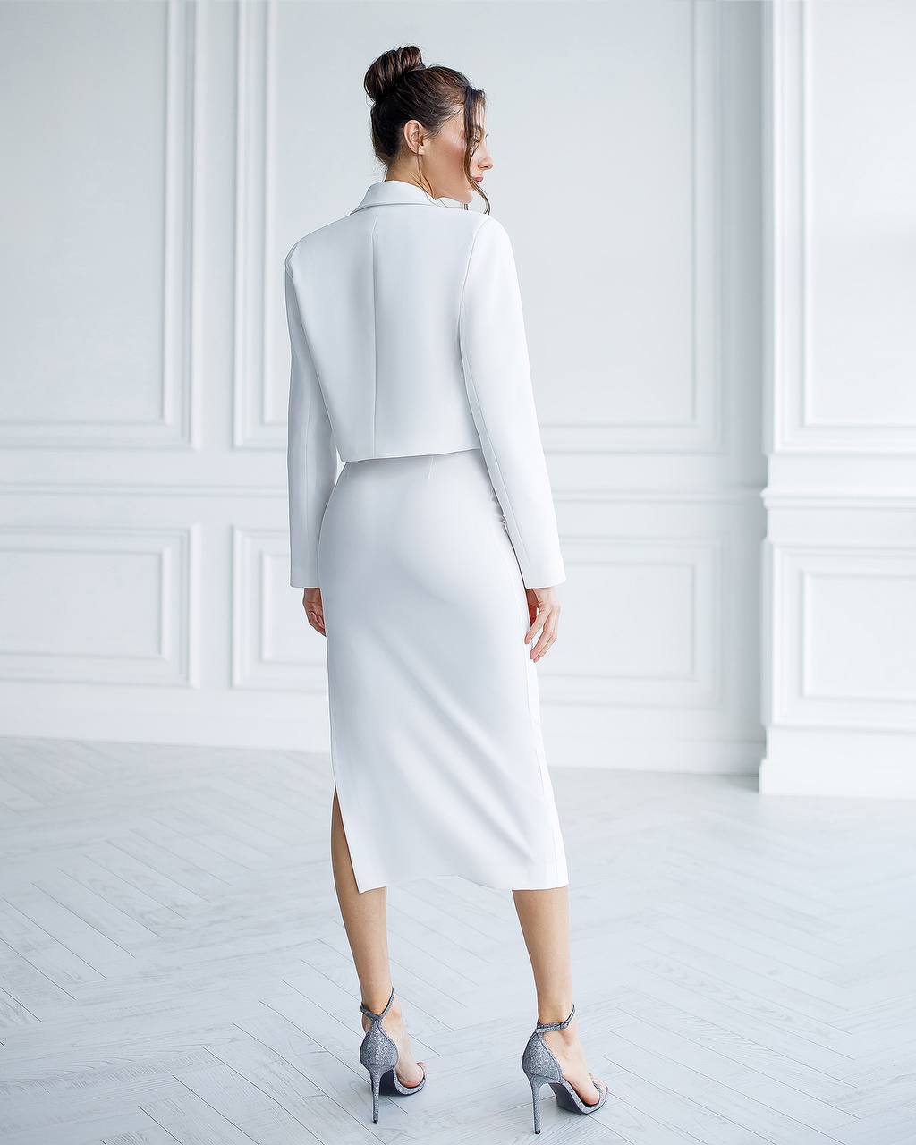 Elegant White Women's Suit Blazer and Skirt Set