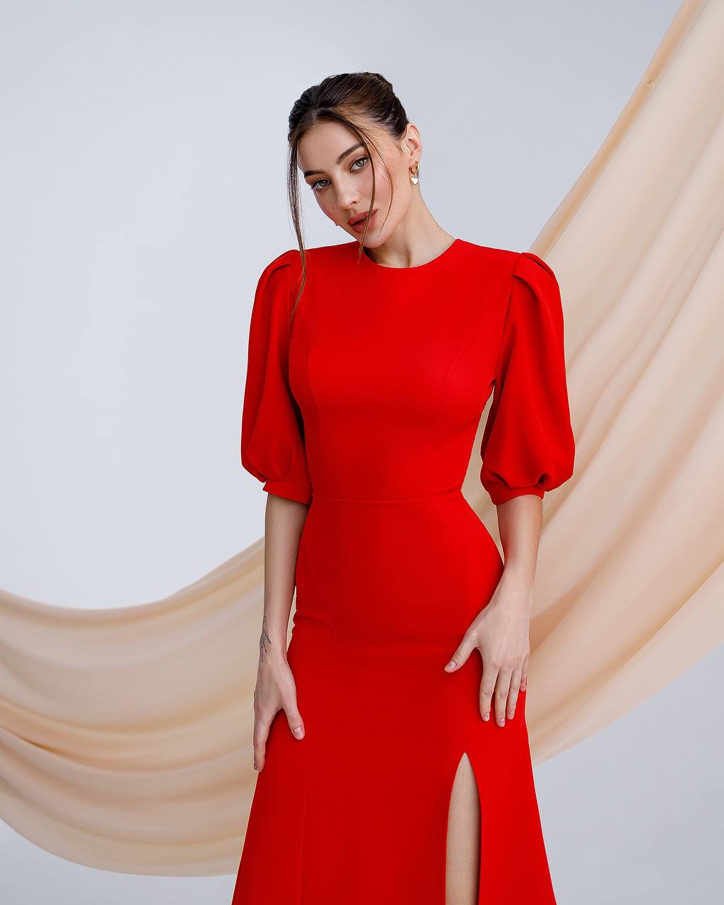 Elegant Women's Midi Dress with Puff Sleeves and Side Slit