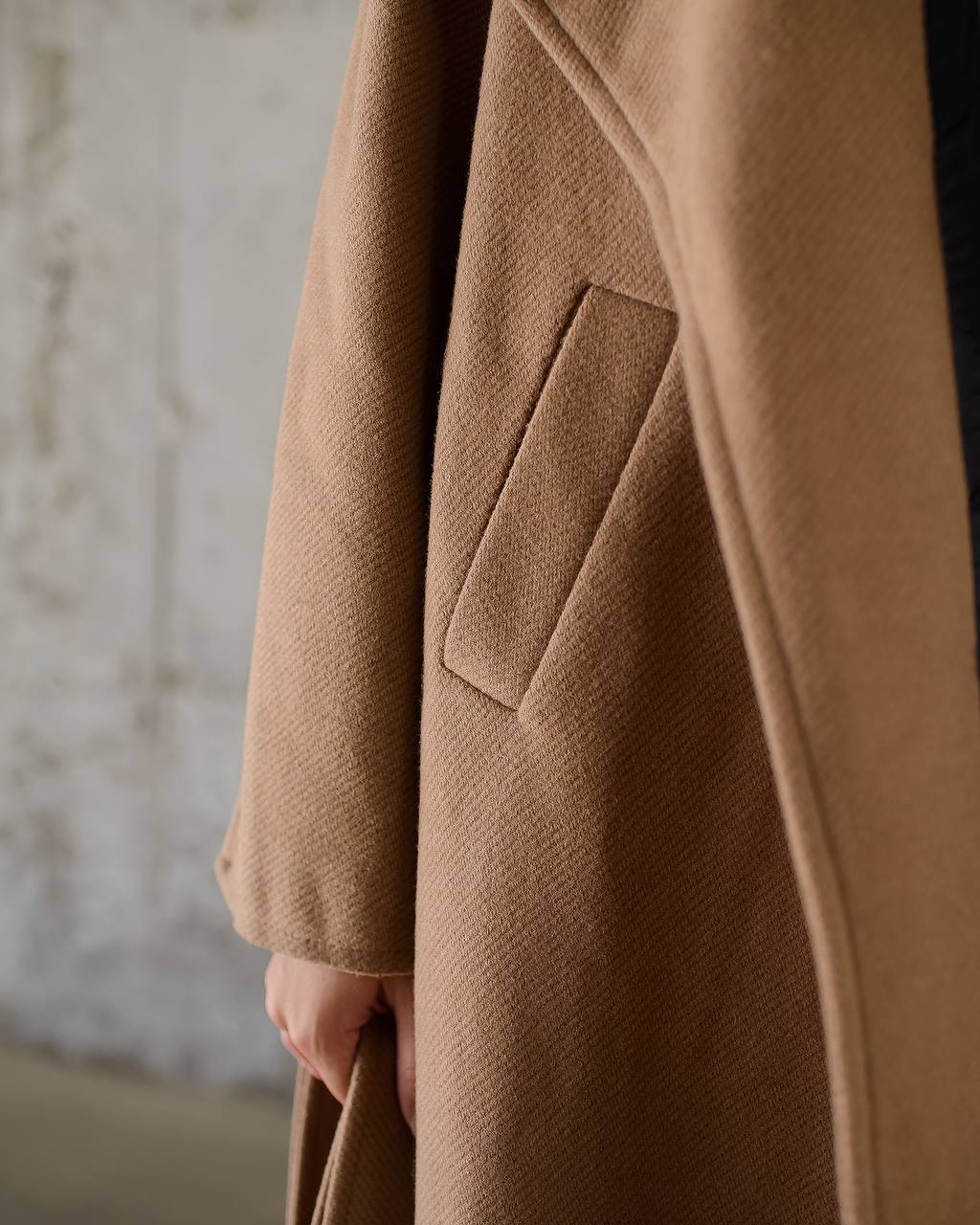 Oversized Women's Coat in Camel Color with Wool Thread