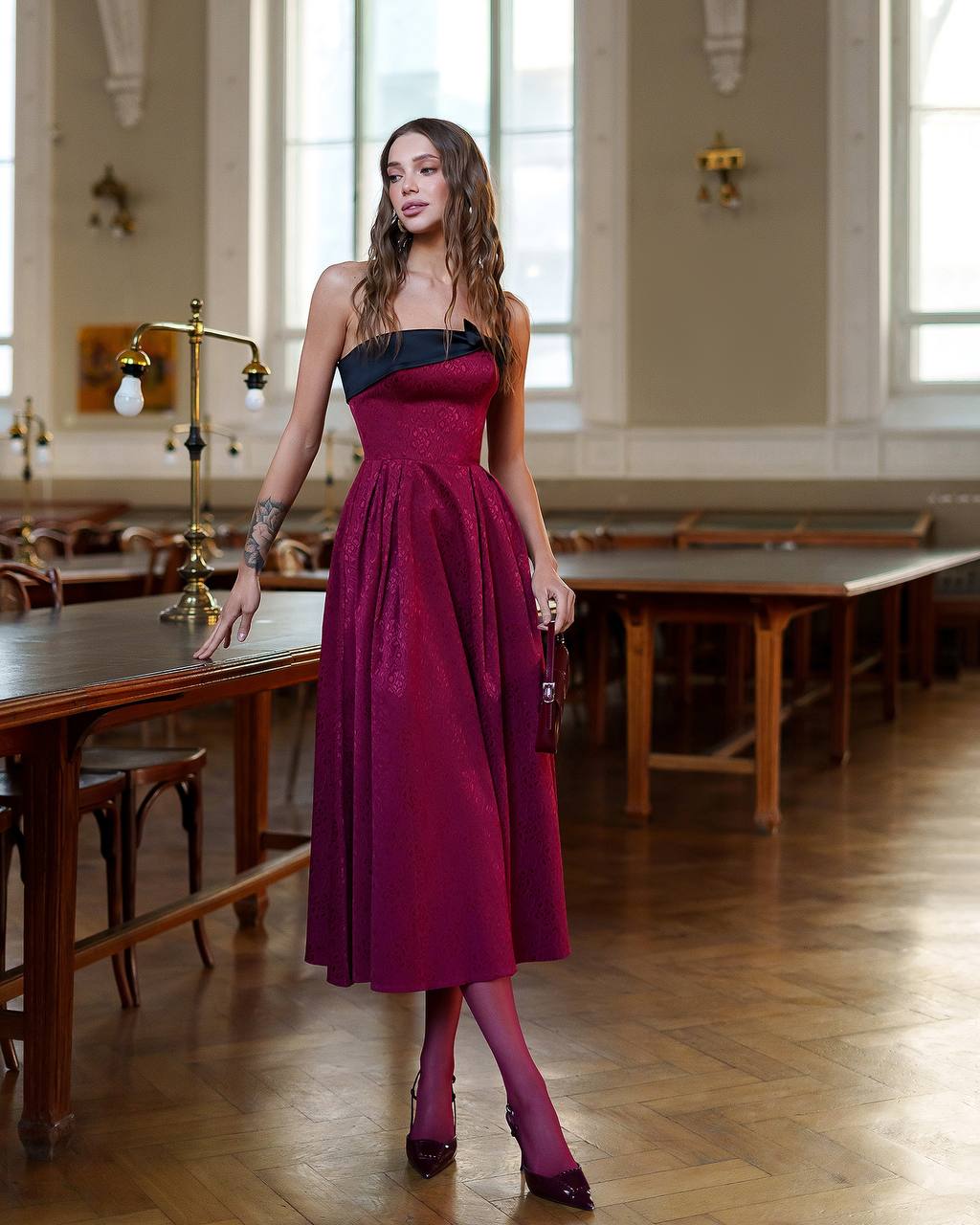 Elegant Women's Corset Midi Dress with Bow Detail