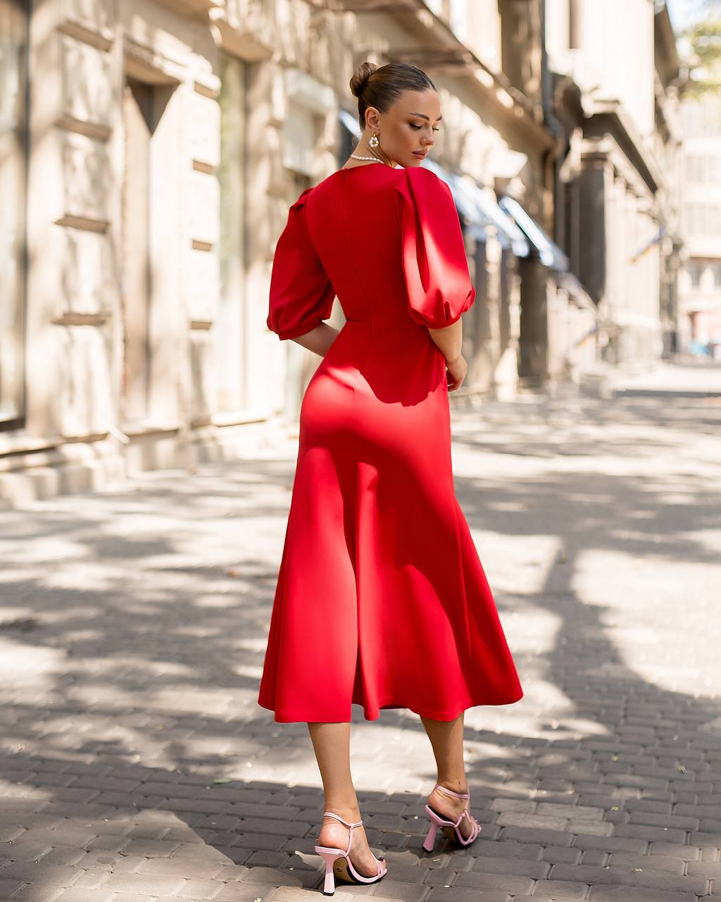 Elegant Women's Midi Dress with Puff Sleeves and Side Slit