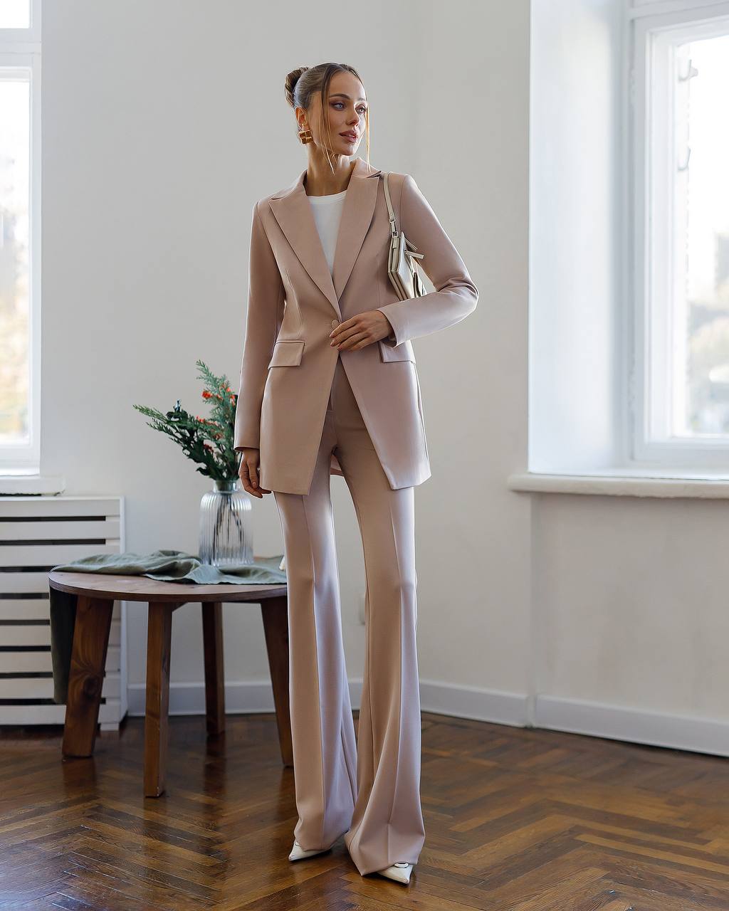 Elegant Women's Verona Suit in Beige with Jacket and Trousers