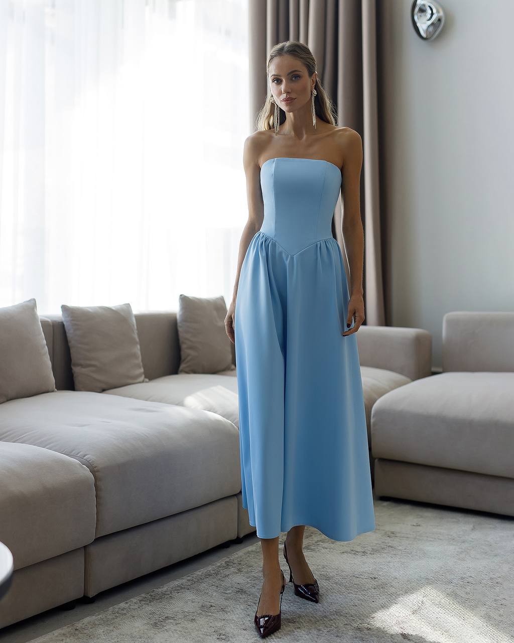 Elegant Strapless Midi Dress in Premium Crepe Fabric
