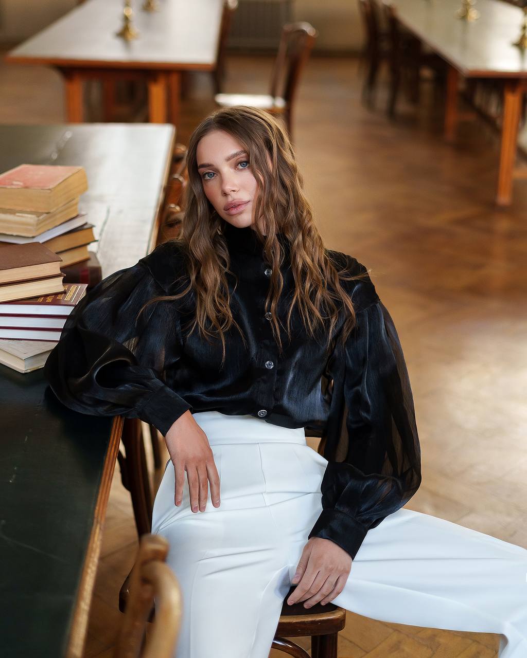 Elegant Women's Sheer Organza Blouse with Pleated Black and Smooth Milk Bases