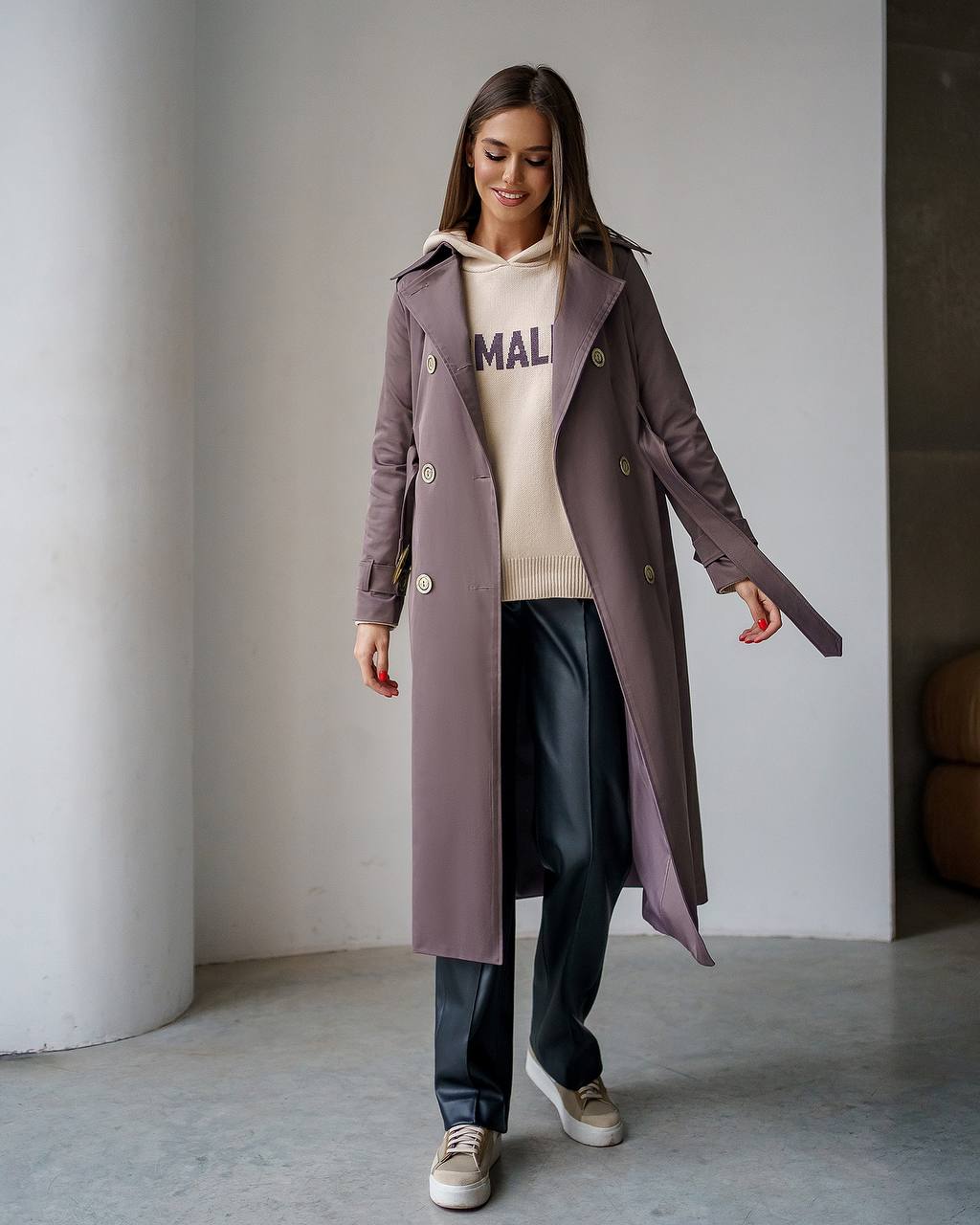 Stylish Cotton Trench Coat with Pockets and Belted Waist for Chic Fall Look