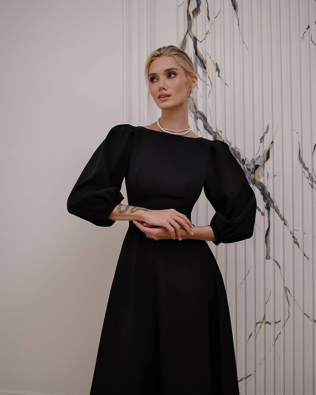 Elegant Midi Dress with Puff Sleeves and Cutout Back in Black