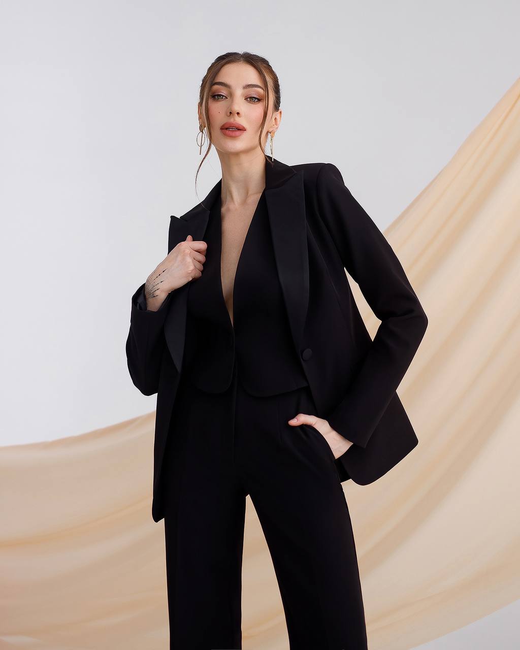 Womens Premium Diagonal Crepe Suit with Satin Collar