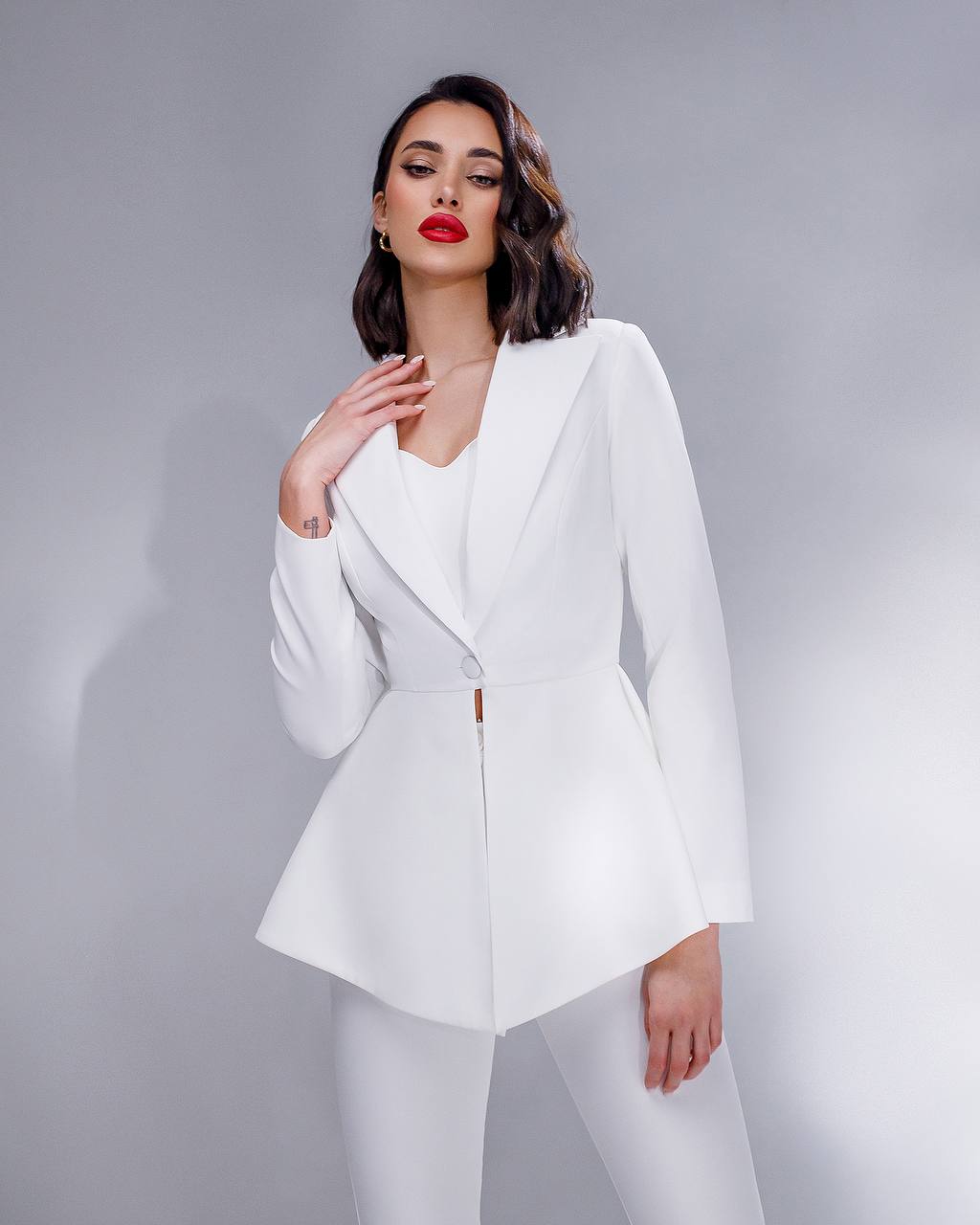 Elegant Premium Diagonal Crepe Women's Suit in White with Peplum Jacket and Flared Pants