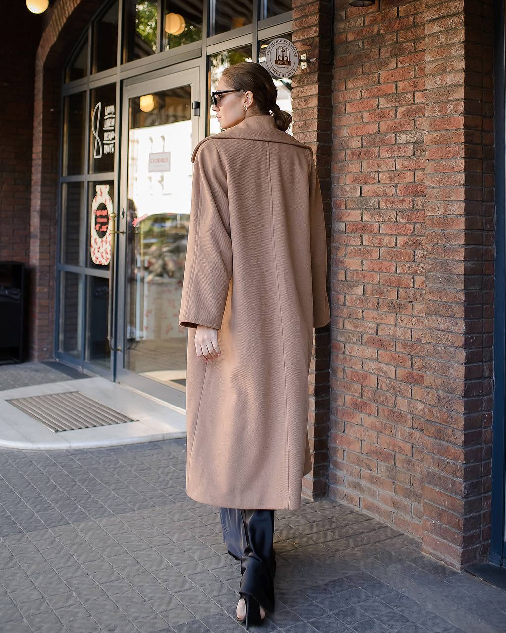 Oversized Women's Coat in Camel Color with Wool Thread