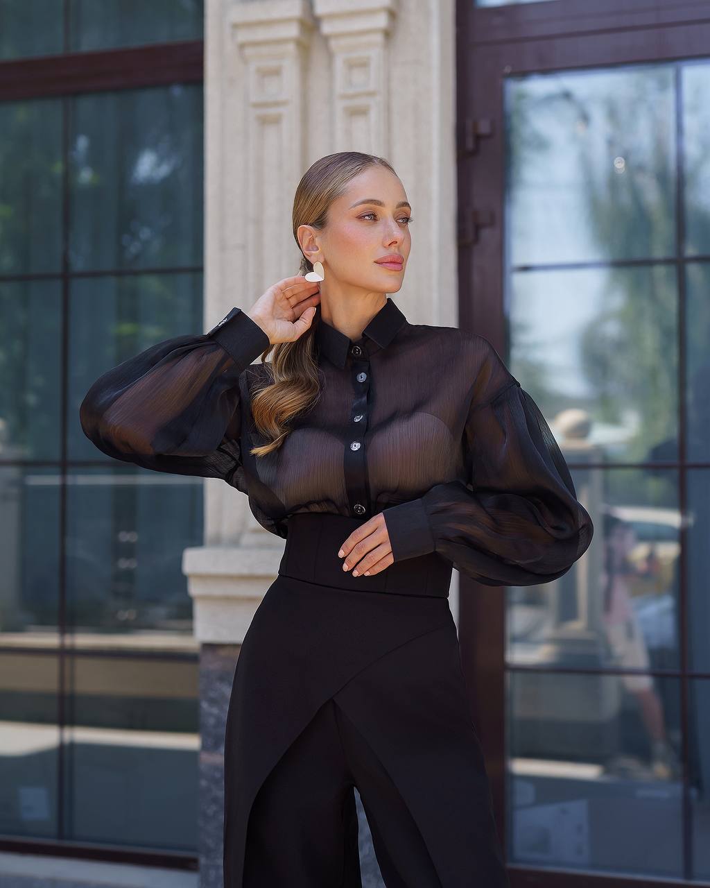 Elegant Women's Sheer Organza Blouse with Pleated Black and Smooth Milk Bases