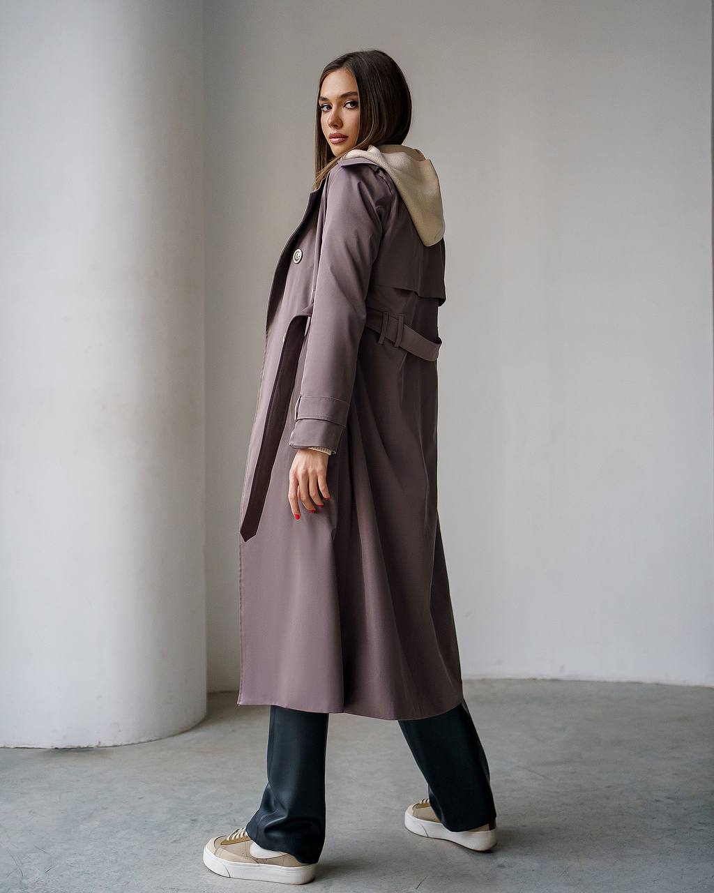 Stylish Cotton Trench Coat with Pockets and Belted Waist for Chic Fall Look
