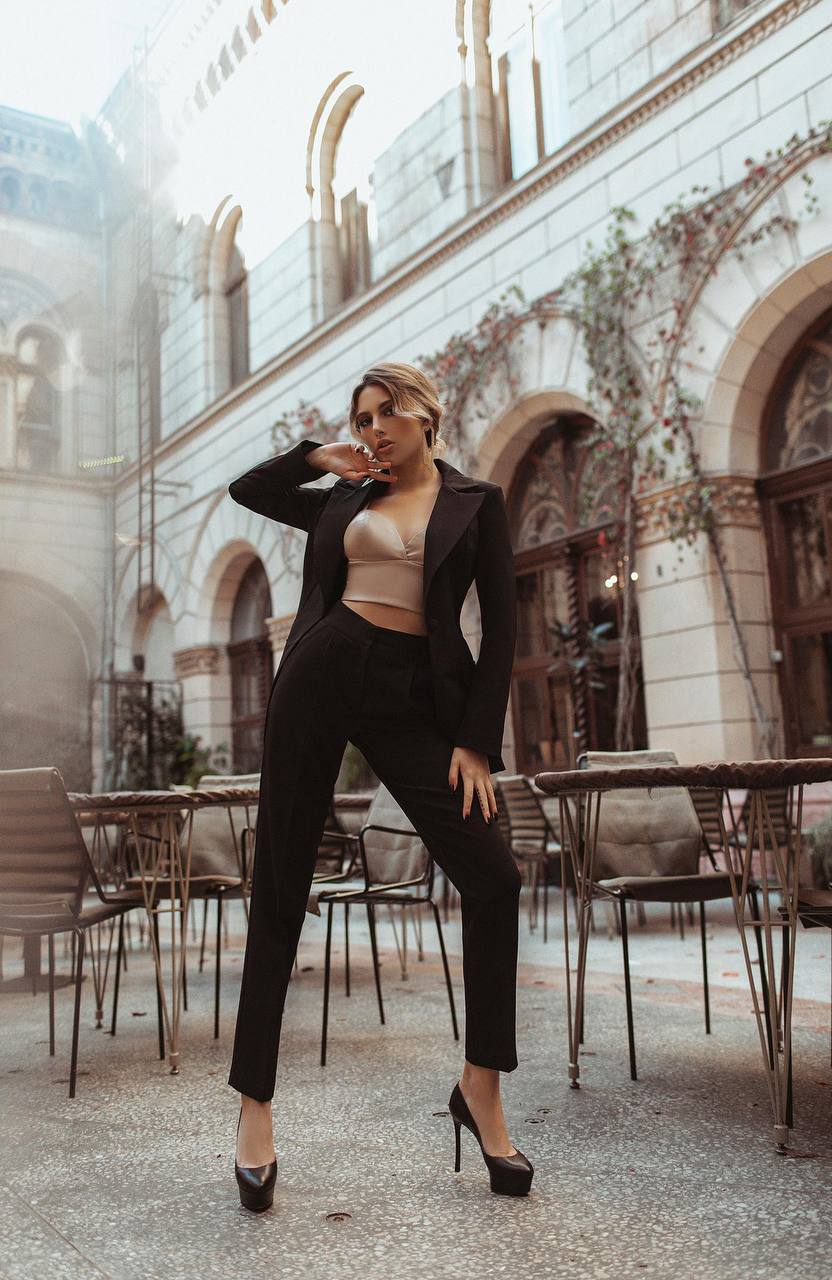 Women's Elegant Black Suit With Crepe Diagonal Fabric