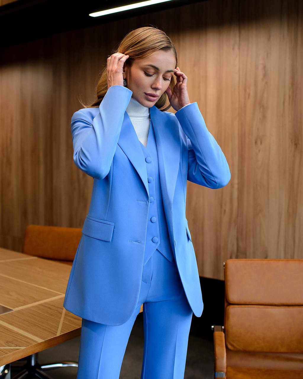 Three-Piece Women's Suit with Vest in Blue Diagonal Crepe Fabric