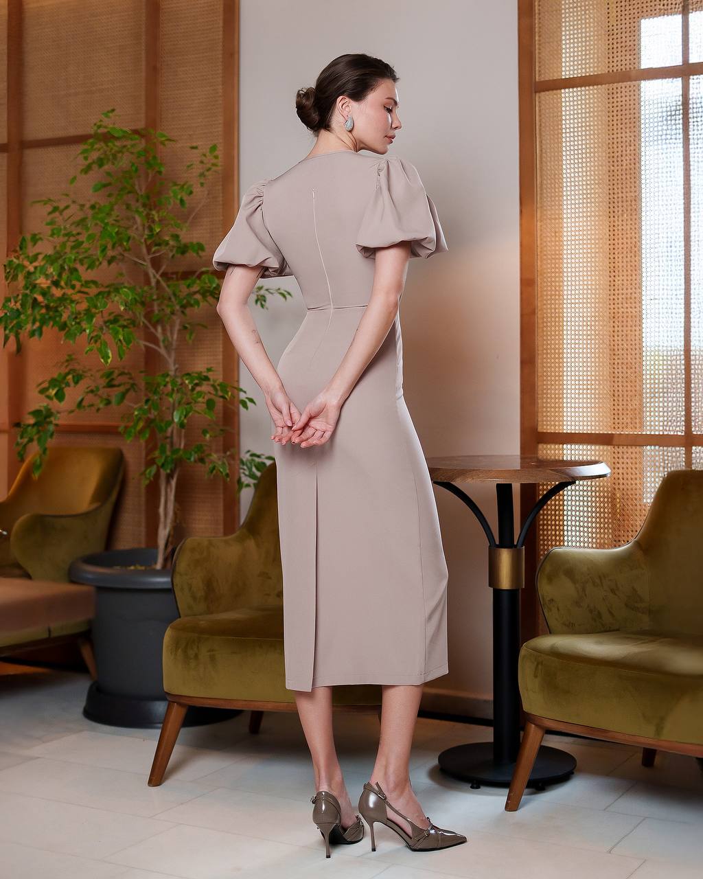 Elegant Midi Dress with Puff Sleeves and Cutout Detail