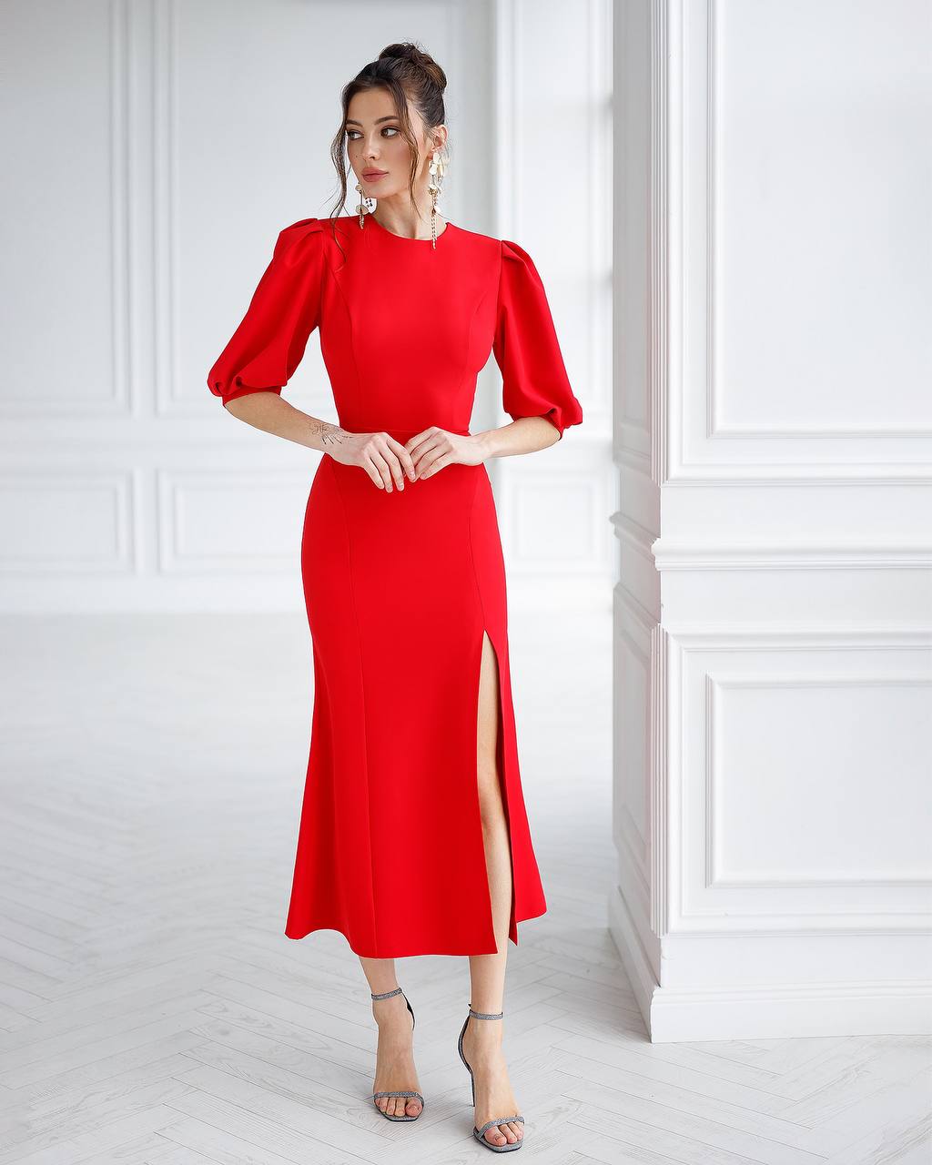 Elegant Women's Midi Dress with Puff Sleeves and Side Slit