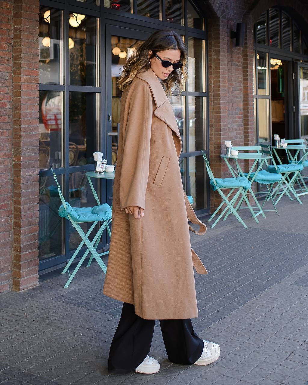 Oversized Women's Coat in Camel Color with Wool Thread