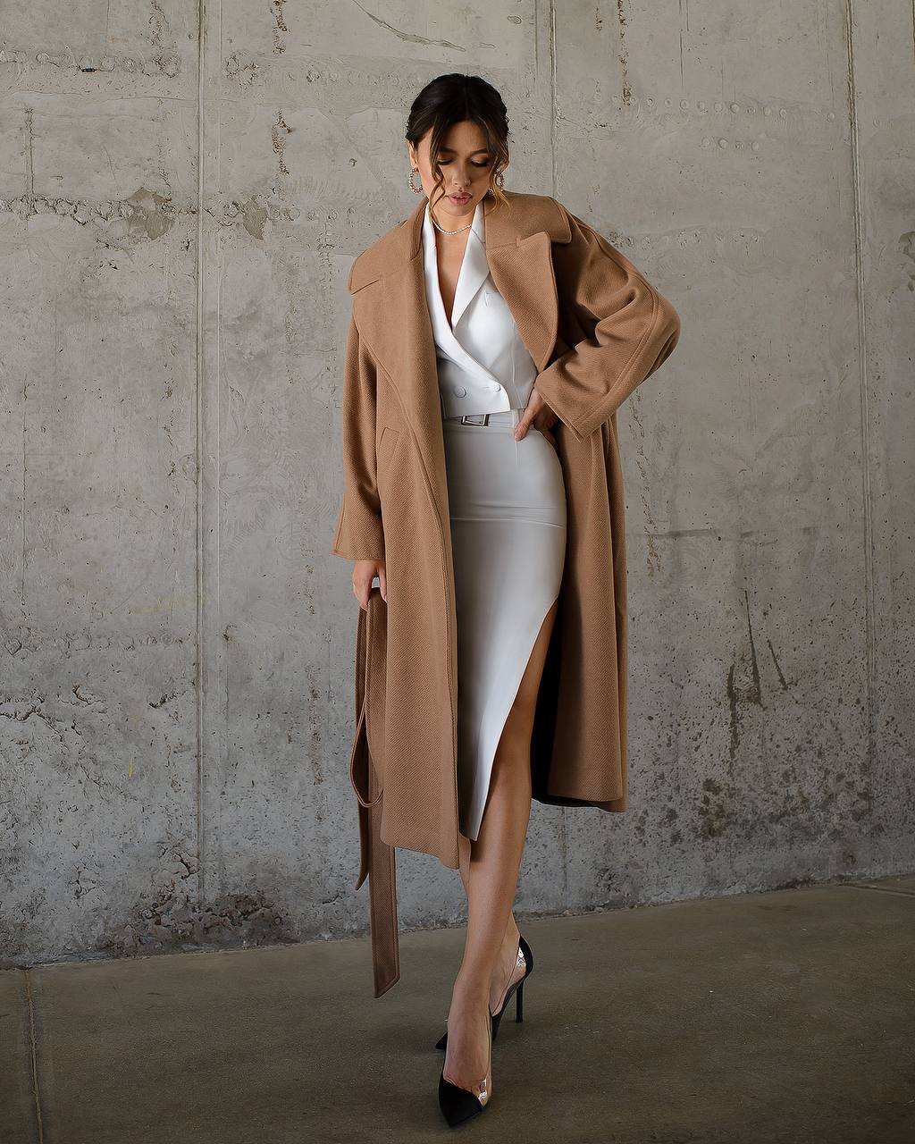 Oversized Women's Coat in Camel Color with Wool Thread