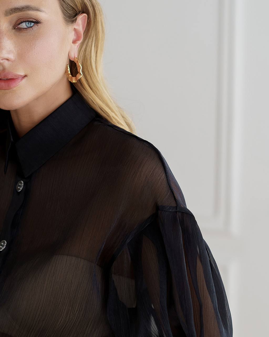Elegant Women's Sheer Organza Blouse with Pleated Black and Smooth Milk Bases